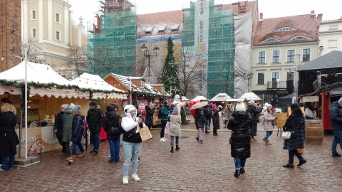 W Toruniu od dzisiaj można poczuć atmosferę zbliżających się Świąt Bożego Narodzenia. Bramy miejskiego jarmarku zostały otwarte/fot: Michał Zaręba