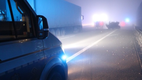 Do groźnie wyglądającego zdarzenia doszło w nocy z czwartku na piątek na autostradzie A1 w powiecie włocławskim/fot. materiały policji