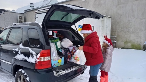 Dwadzieścia samochodów wypełnionych prezentami wyruszyło w niedzielę z Bydgoszczy/fot. Tatiana Adonis