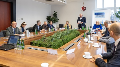 Na mocy podpisanego porozumienia do powiatów sępoleńskiego, lipnowskiego i nakielskiego trafi blisko 25 milionów euro/fot: Szymon Zdziebło dla UMWKP