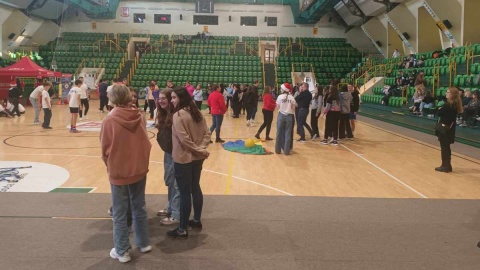 W Inowrocławiu dla kilkuset młodych wolontariuszy z całego powiatu przygotowano wiele atrakcji w hali widowiskowo-sportowej/fot. Marcin Glapiak