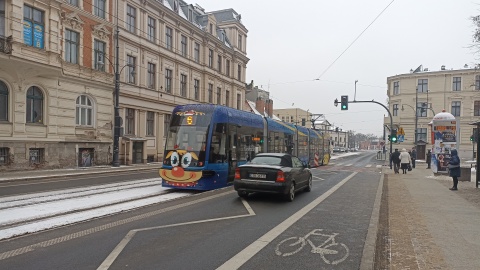 Za sprawą mikołajkowego tramwaju mieszkańcy Torunia już mogli poczuć atmosferę świąt/fot: Monika Kaczyńska