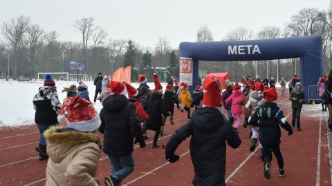 Około 850 dzieci stanęło na starcie Biegu Mikołajkowego w Inowrocławiu/fot: inowroclaw.pl