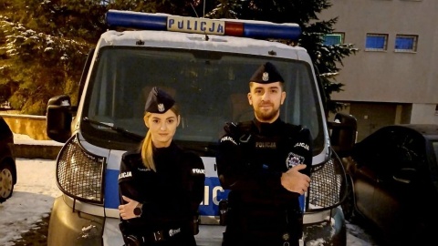 Sierżant Mateusz Wojciechowski i posterunkowa Justyna Cybulska kontrolowali miejsca przebywania osób bezdomnych/fot. materiały policji