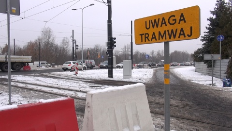 Z ul. Fordońskiej w Bydgoszczy zniknęły minironda. Po moście Kazimierza Wielkiego ruch wciąż odbywa się jedną nitką. (jw)