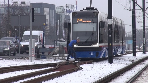 Z ul. Fordońskiej w Bydgoszczy zniknęły minironda. Po moście Kazimierza Wielkiego ruch wciąż odbywa się jedną nitką. (jw)