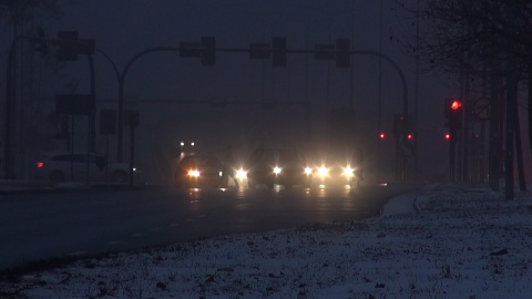 Kierowców czeka ciężka noc z powodu mgły i marznących opadów. (jw)
