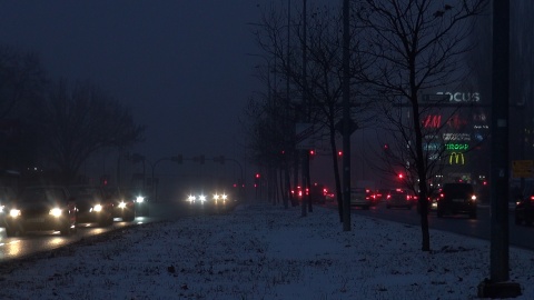 Kierowców czeka ciężka noc z powodu mgły i marznących opadów. (jw)