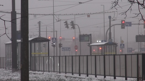 Kierowców czeka ciężka noc z powodu mgły i marznących opadów. (jw)