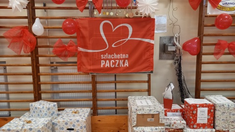 Dary ze Szlachetnej Paczki trafiają do magazynu. Łącznie wolontariusze rozwiozą prezenty do 1149 rodzin/fot: Agata Raczek