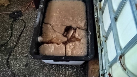 Skoordynowana akcja policjantów pozwoliła zlikwidować laboratorium narkotykowe w Koninie. Funkcjonariusze zabezpieczyli blisko pół tonu/fot: KWP Bydgoszcz