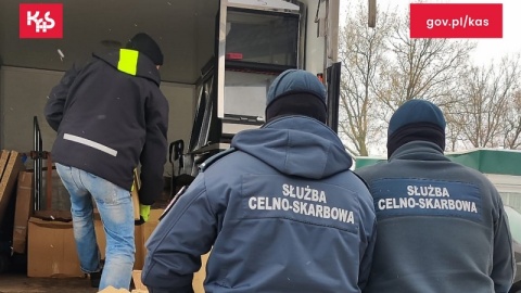 Funkcjonariusze z kujawsko-pomorskiej Krajowej Administracji Skarbowej (KAS) zlikwidowali pod Toruniem lokal, w którym urządzany był nielegalny hazard. Zatrzymali 4 nielegalne automaty do gier/fot. https://www.kujawsko-pomorskie.kas.gov.pl/