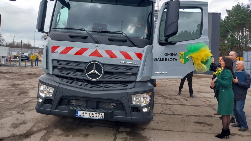 Zakład Wodociągów i Usług Komunalnych w Białych Błotach otrzymał nowy pojazd specjalistyczny typu WOMA./fot. Jolanta Fischer