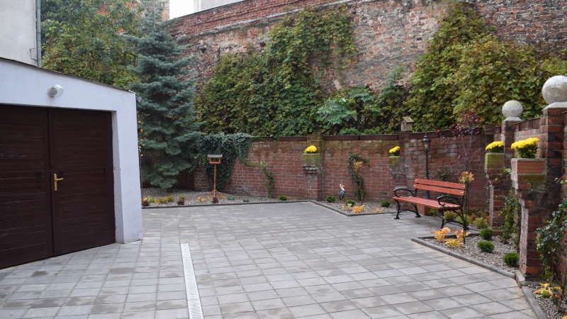 Реалізація одного з проектів на вул. Franciszkańska в Торуні, в рамках програми «Моє подвір