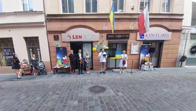 Вчора містяни відзначали річницю відновлення незалежності. У Бидгощі святкували біля Куявсько-Поморського українського дому/fot. Jolanta Fischer
