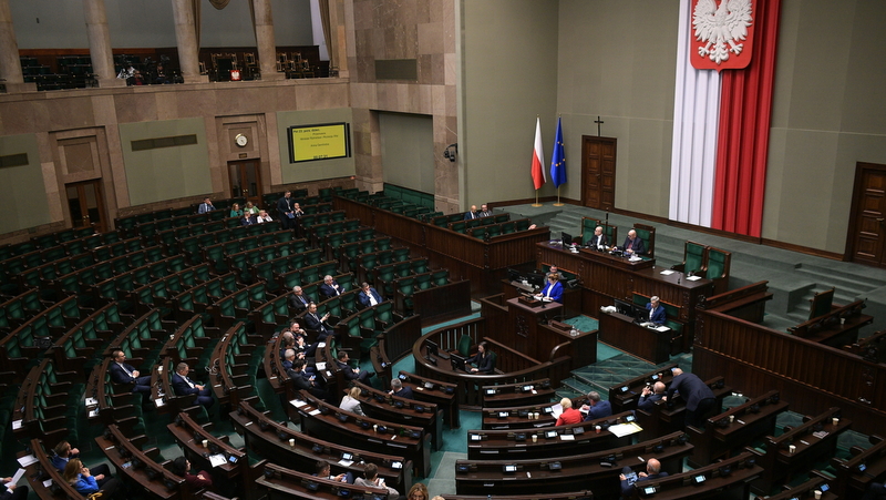 Posłowie na sali obrad Sejmu w Warszawie/fot. Marcin Obara, PAP