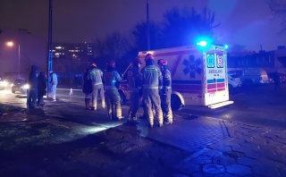 Śmiertelny wypadek na Szwederowie. Pieszy się potknął i wpadł pod samochód