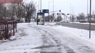 Lód na chodnikach i na przejściach przeszkadza chyba tylko pieszym [wideo, zdjęcia]