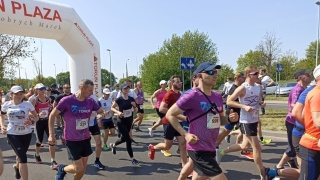 Biegają, gadają, wygrywają Prawie 2 tysiące osób na imprezie Run Toruń [zdjęcia, wideo]
