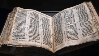 Dom aukcyjny Sotheby039s sprzedał jedną z najstarszych Biblii za 38 milionów dolarów [wideo]