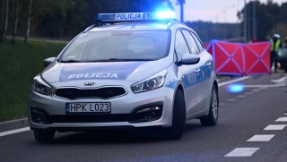 Dwa śmiertelne wypadki. Zginęli kierowca busa i mężczyzna reperujący auto na poboczu