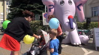 Słonik sPiKer czekał na dzieci pod siedzibą Polskiego Radia PiK [wideo, zdjęcia]