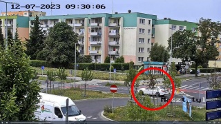 Piesi wcale nie są lepsi od kierowców  tak wynika z obserwacji bydgoskiej policji [wideo]