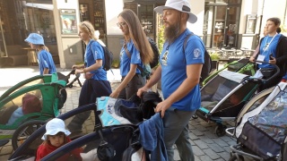 Obawiają się bólu, ale idą z radością. Pielgrzymi z Torunia w drodze na Jasną Górę [wideo, zdjęcia]