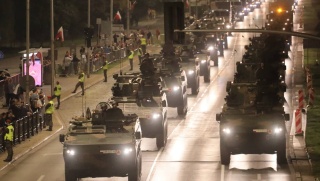 Około 2 tysiące zołnierzy i 200 sztuk sprzętu bojowego. Próba generalna przed defiladą [wideo]