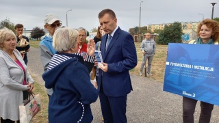 Program Przyjazne Osiedle. Minister Schreiber i radna Szabelska na bydgoskim blokowisku