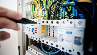 Minister Moskwa: Rząd przyjął projekt chroniący m.in. odbiorców energii elektrycznej