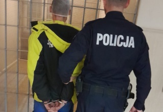 37-latek po pijanemu spowodował kolizję. Próbował ucieczki i przekupstwa