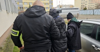 Nocny napad na kobietę w centrum Włocławka. Policja już złapała pijanego agresora [wideo]
