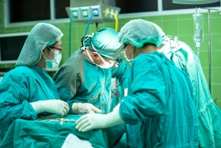 Po raz pierwszy w Polsce: pionierska operacja laryngologiczna w bydgoskim Szpitalu Dziecięcym