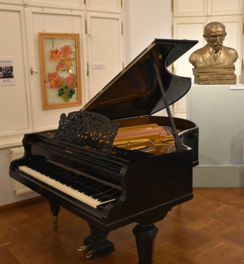 Zabytkowy fortepian odzyskał głos Jubileuszowy koncert Tomasza Kucharskiego