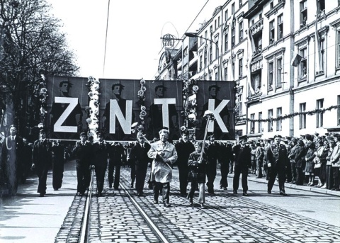 Tak Bydgoszcz świętowała w czasach PRL-u. Wystawa w Spichrzach nad Brdą
