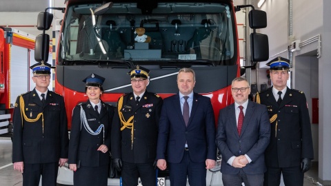 Strażacy z Inowrocławia zyskali nowe wozy Specjalistyczne pojazdy przekazane
