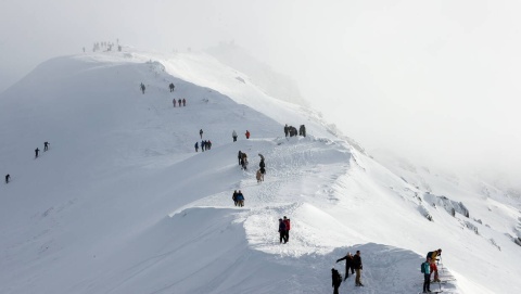 Szlaki w Tatrach zamknięte dla turystów. Potężne lawiny nad Morskim Okiem