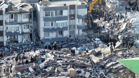 Trzęsienie ziemi: pod gruzami zginęło dotąd ponad 11 tysięcy osób