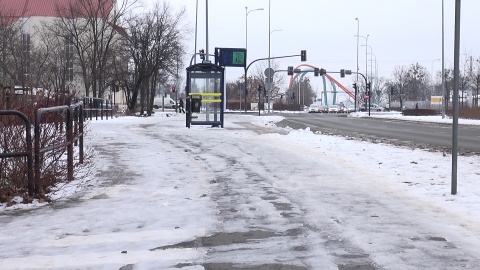 Lód na chodnikach i na przejściach przeszkadza chyba tylko pieszym [wideo, zdjęcia]