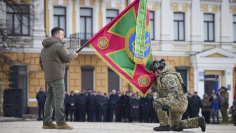 Prezydent Zełenski uhonorował żołnierzy. Uroczystości rocznicowe w centrum Kijowa