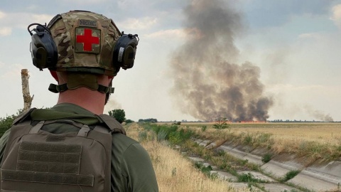 Wiozą szpital polowy dla ukraińskich żołnierzy. Pracują tam polscy medycy [wideo]