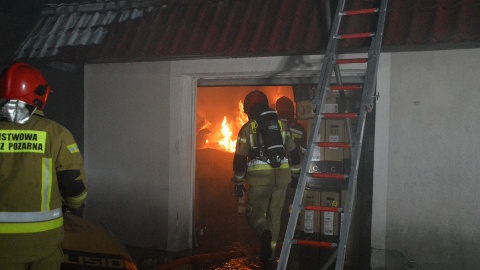 Płonęły garaże i nowe rowery. Wieczorny pożar w centrum Bydgoszczy