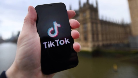 Francja: urzędnicy mają zakaz instalowania TikToka i Netflixa na telefonach służbowych