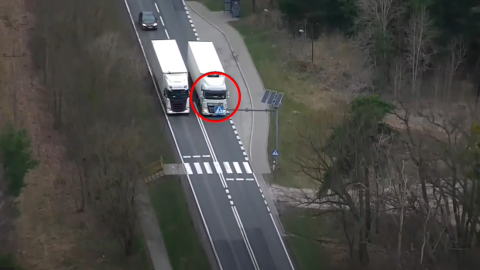 Policjanci z pomocą drona obserwowali przejścia w Bydgoszczy i Przyłubiu [wideo]