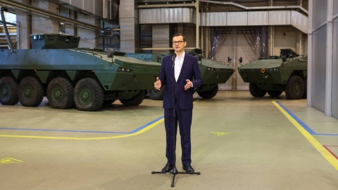 Ukraina zamówiła 100 polskich Rosomaków. Premier: na Śląsku rośnie potężny przemysł produkcji zbrojeniowej