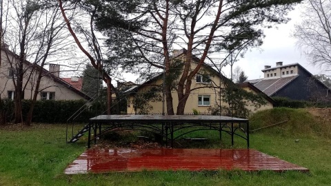 Stara straszy, ale nowej niektórzy nie chcą. Budowa sceny w Czerniewicach zablokowana