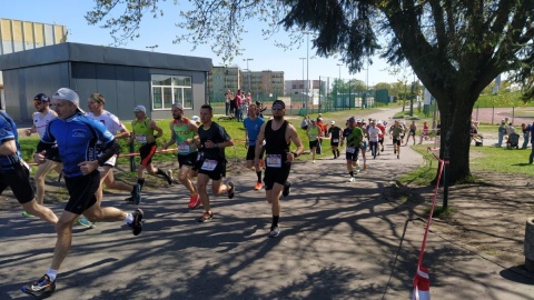 Mali, dorośli i ci najstarsi pobiegli śladami Bronka. Półmaraton w Grudziądzu