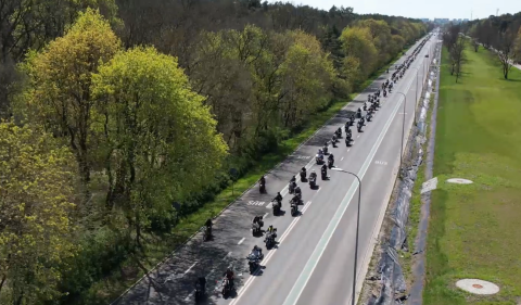 Setki motocyklistów inaugurują sezon w Myślęcinku. Patrzymy na nich z góry [film z drona]