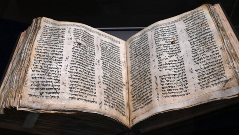 Dom aukcyjny Sothebys sprzedał jedną z najstarszych Biblii za 38 milionów dolarów [wideo]